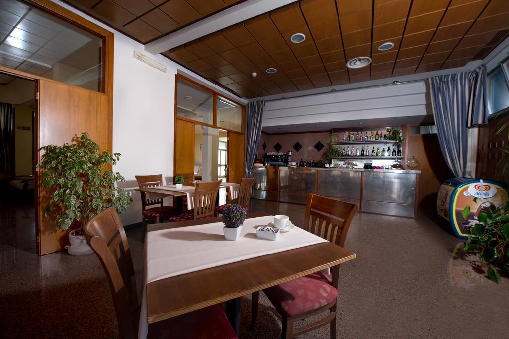 Hotel River Palace Terracina Exterior foto