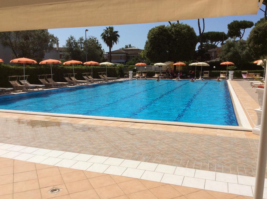 Hotel River Palace Terracina Exterior foto