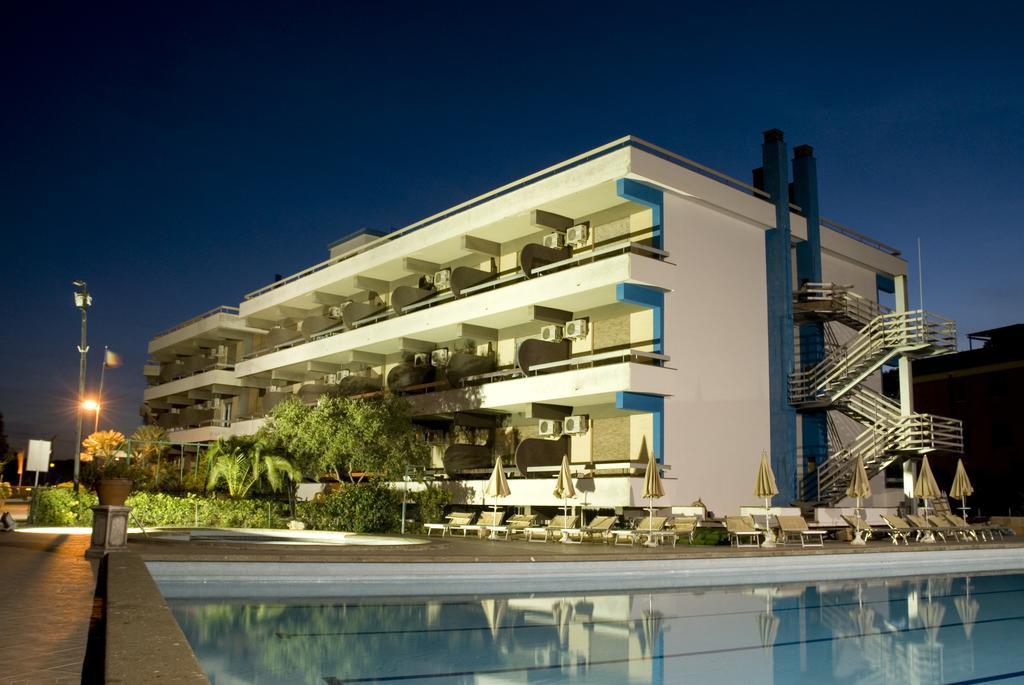 Hotel River Palace Terracina Exterior foto